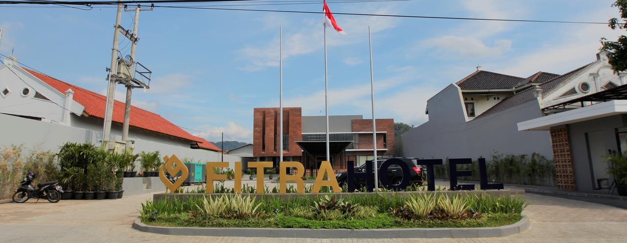 Fitra Hotel Majalengka Exterior photo